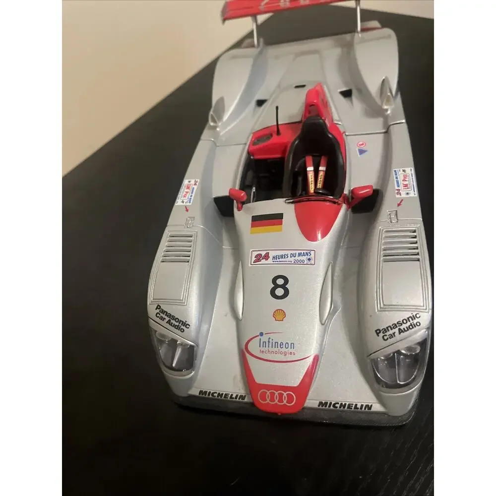 Audi R8 le Mans-Sieger 2000 Team Joest #8 Maisto 1:18 Scale Collectible Car